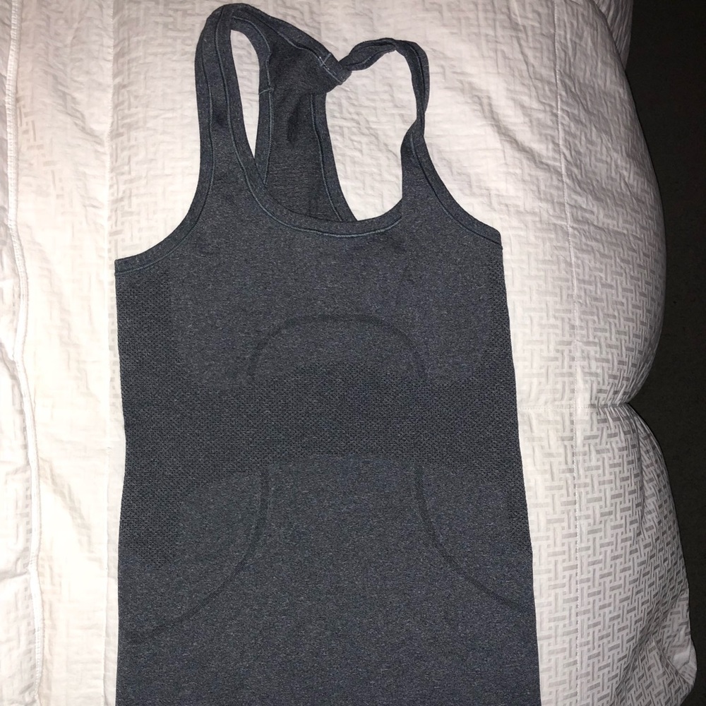 LULEMON TANK SIZE 2 *LIKE NEW*